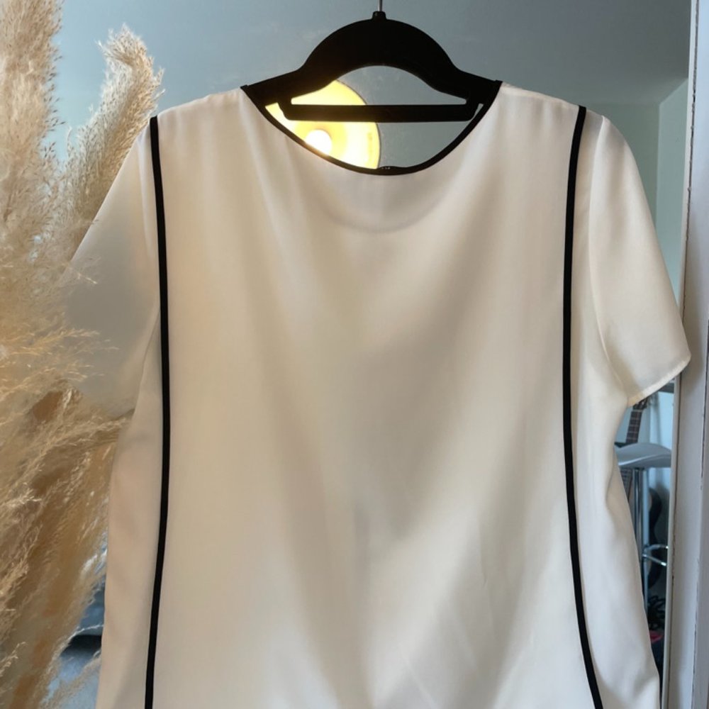 White blouse - Picture 2 of 2